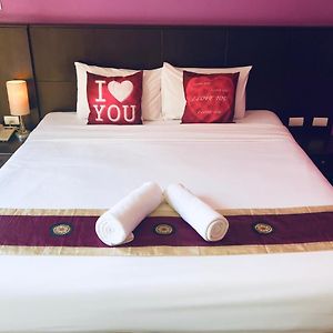 Hollywood Inn Love